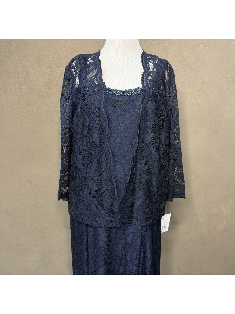 New Le Bos Navy Lace Evening Gown Beaded Neckline Formal Dress Size 8